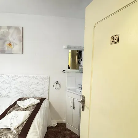 Warwick Road Hotel London