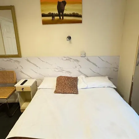 Warwick Road Hotel 2*