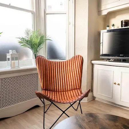 Bishop's Road - Welcoming Flat With Outside Space