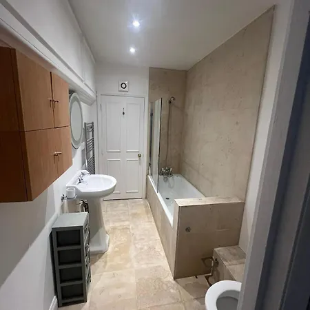 Chelsea 1-bed Flat With Patio Apartamento *