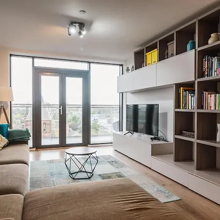 Pass The Keys 3 Bed 2 Bath With Stunning Views From The 8th Fl