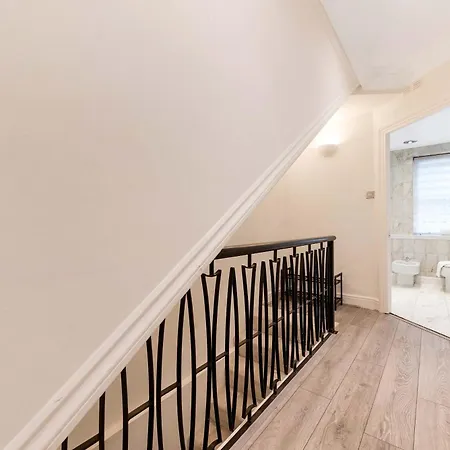 Apartment Madestays Premium South Kensington Serviced