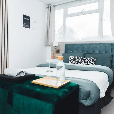 Relaxhaus! 3br Garden Retreat With 2 Saunas, Hot Tub And Cinema London