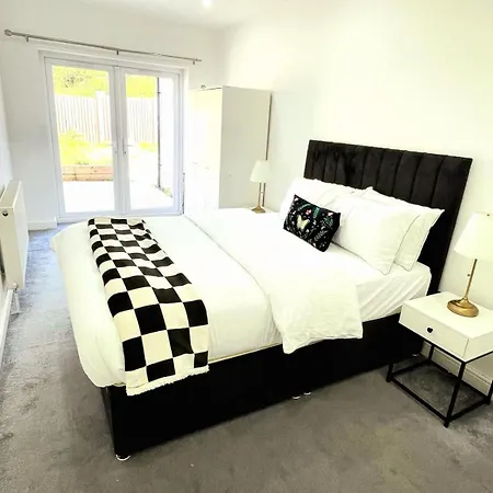 Spacious 3 Bed Flat Dartford