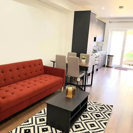 Spacious 3 Bed Flat Dartford Appartamento