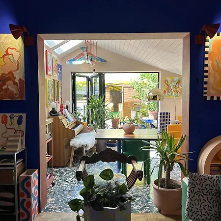 Klein House Clapton Sleeps 2-piano-patio-mirrorbed