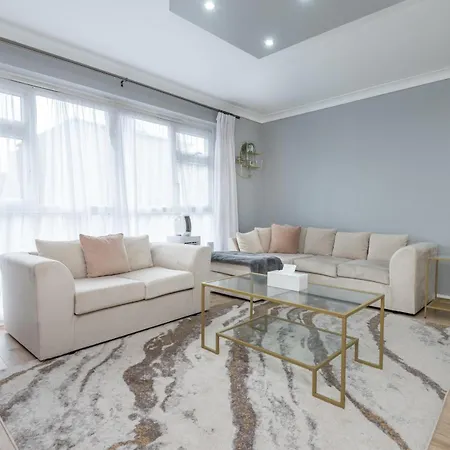 Apartment Spacious 2br In Croydon With Parking *