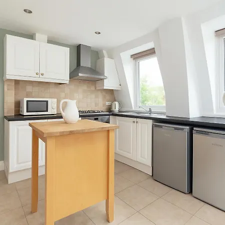 Apartment Modern Flat Near Wandsworth - 2 Min To Earlsfield Station London