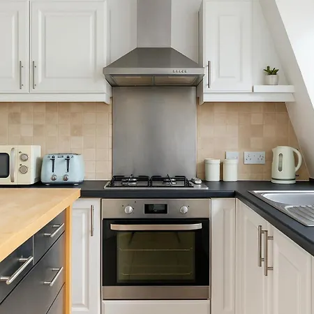 Modern Flat Near Wandsworth - 2 Min To Earlsfield Station Apartment