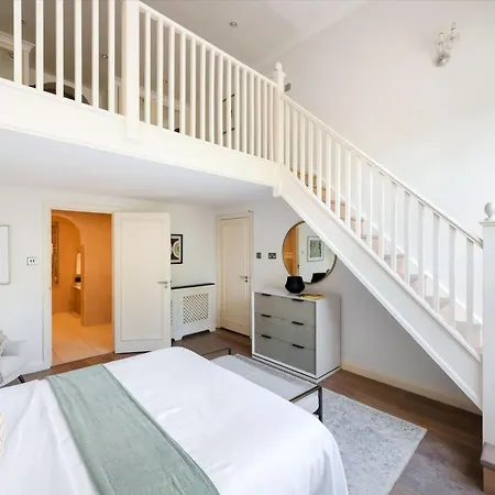 Apartment 3 Bedroom Overlooking Hyde Park London