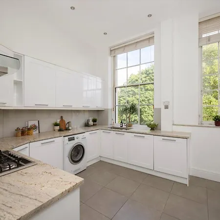 3 Bedroom Overlooking Hyde Park * London