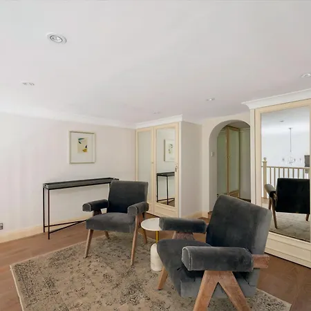 3 Bedroom Overlooking Hyde Park