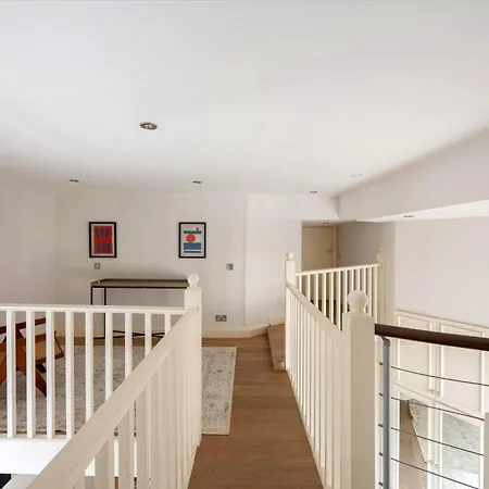 Apartment 3 Bedroom Overlooking Hyde Park