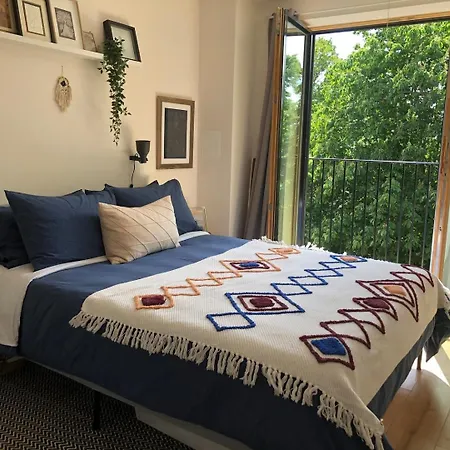 Beautiful Bright 3-bed Next To Station Holiday home *