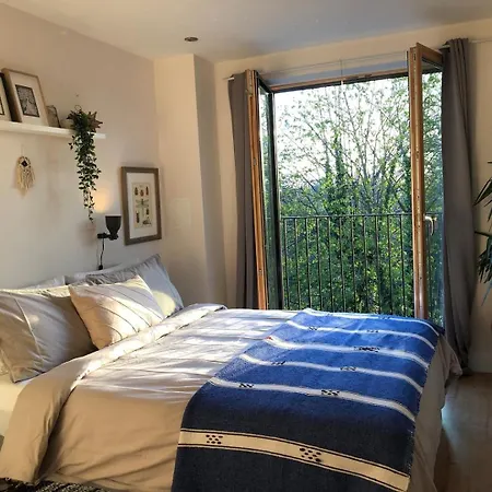 Holiday home Beautiful Bright 3-bed Next To Station
