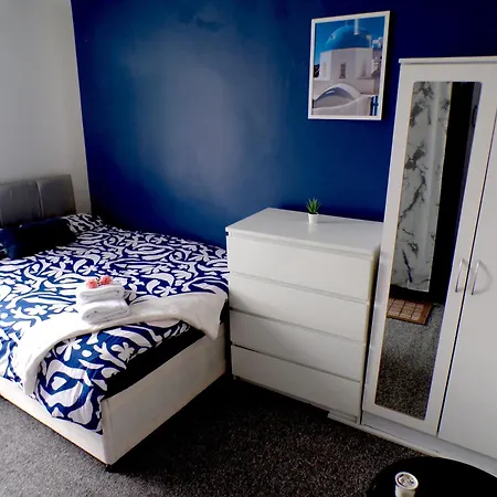 Santoriniapartmentwestkensingtonsleeps3-ensuite-ac London