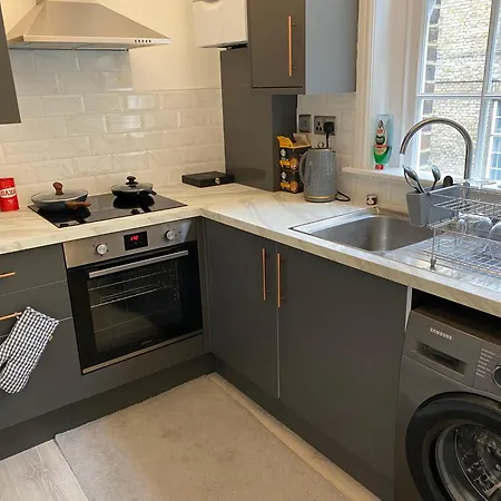 Apartment Bright & Spacious 2-bed, 2-bath In The Heart Of - Whole