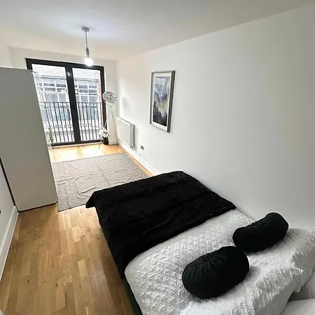 Elegant Spacious Modern 2 Bedroom - Whitechapel - 5mins To Aldgate Station