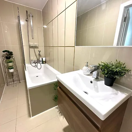 Apartment Elegant Spacious Modern 2 Bedroom - Whitechapel - 5mins To Aldgate Station *