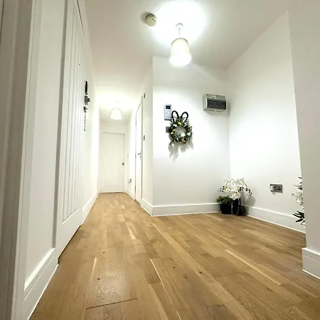 Apartment Elegant Spacious Modern 2 Bedroom - Whitechapel - 5mins To Aldgate Station *