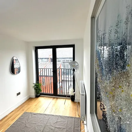 Elegant Spacious Modern 2 Bedroom - Whitechapel - 5mins To Aldgate Station * London