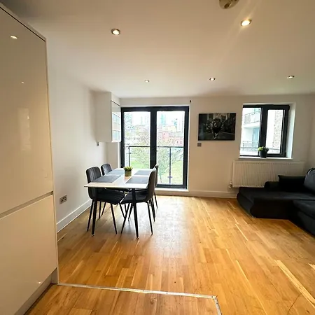 Apartment Elegant Spacious Modern 2 Bedroom - Whitechapel - 5mins To Aldgate Station *