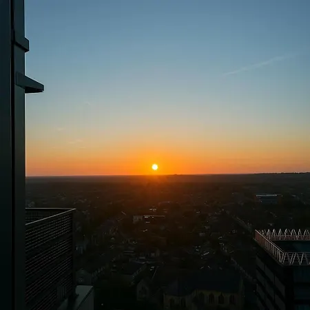 Stylish Penthouse With View In North Apartment Finchley