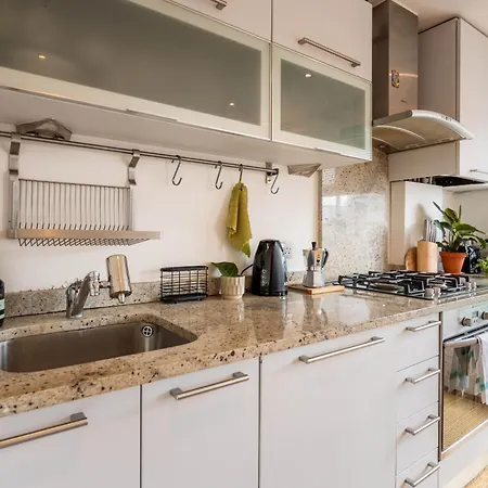 Warm And Welcoming 1bd Flat In East *