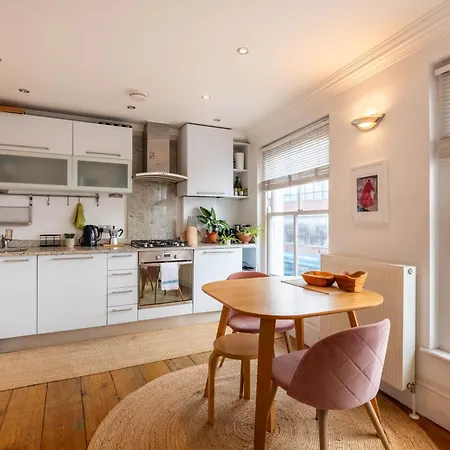 Warm And Welcoming 1bd Flat In East *