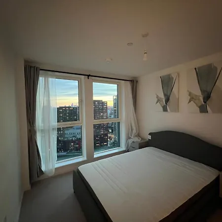 Ac Luxe Penthouse With Free Parking London