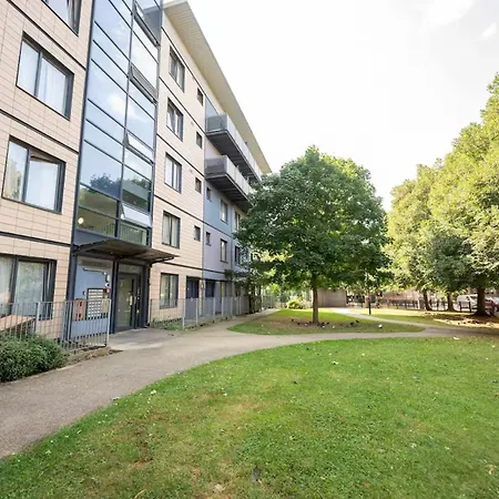 Ac! Serenity, Style In - Mins From Kings X Pass The Keys Apartment