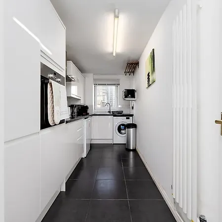 Luxury Two Bedroom River View In Canary Wharf 런던