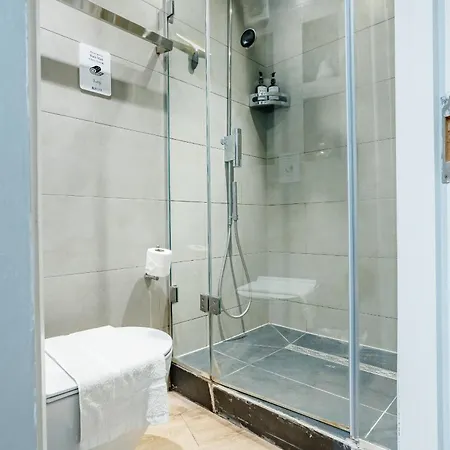 Villa Stunning Modern 2-floor House With 3 Ensuite