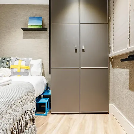 Stunning Modern 2-floor House With 3 Ensuite