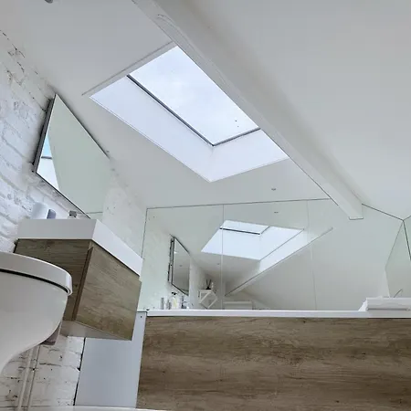 Stunning Modern 2-floor House With 3 Ensuite Villa *