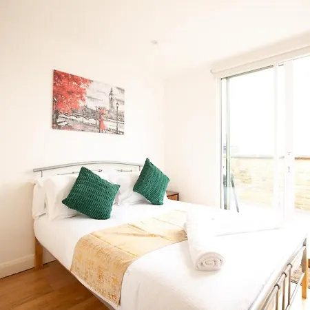 Shoreditch 3 Bedroom Large Lr 2 Balconies Apartment *