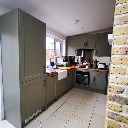 The Cozy Nest - West London Brentford
