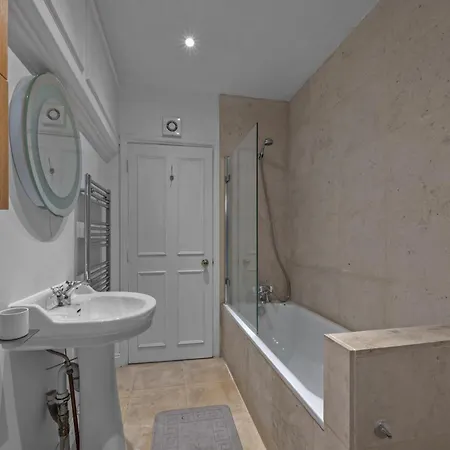 Chelsea 1-bed Flat With Patio Apartamento *