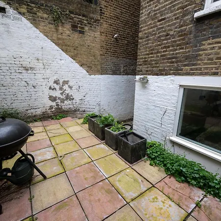 Chelsea 1-bed Flat With Patio *