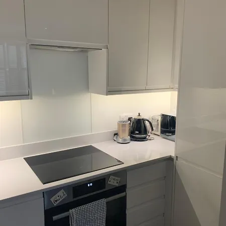 Modern Fulham Flat In Prime Location Apartment *