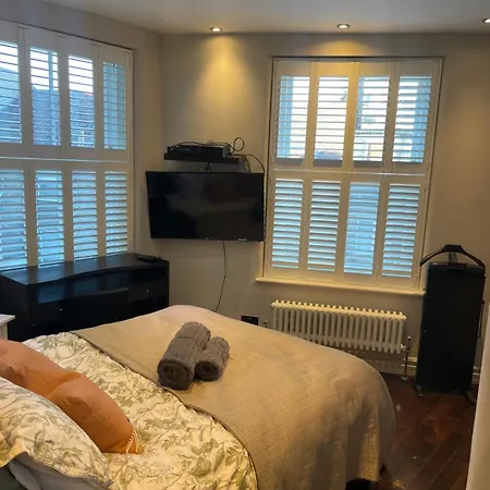 Modern Fulham Flat In Prime Location London