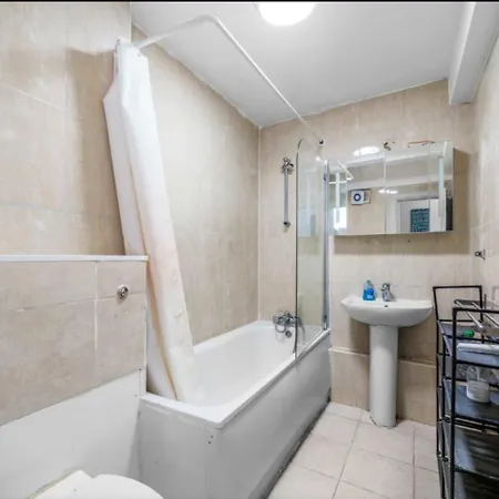 Apartment 2 Bed Flat In London