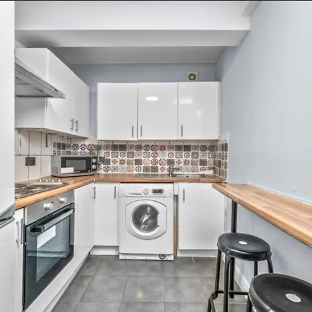 2 Bed Flat In * London