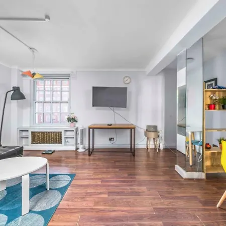 2 Bed Flat In London