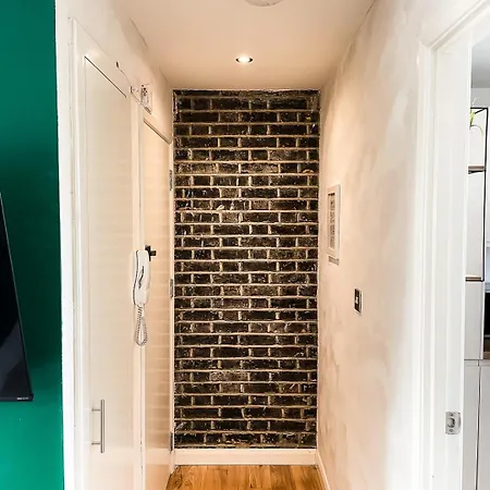 Cozy Luxury Near Ldn! Apartment