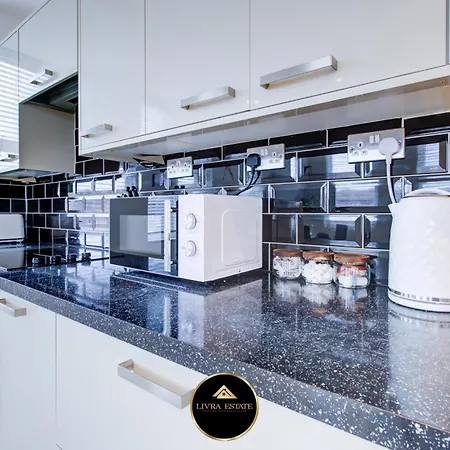 Stylish 1 Bed By Livra Estate Short Lets & Serviced With Free Parking Sutton