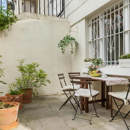 Hyde Park Family Apartment London