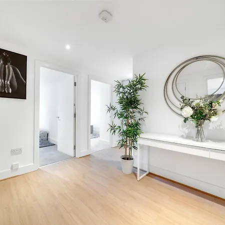 Apartamento Modern 2-bedroom River View, Near Canary Wharf, O2 Arena & Excel - Excellent Transport Links *