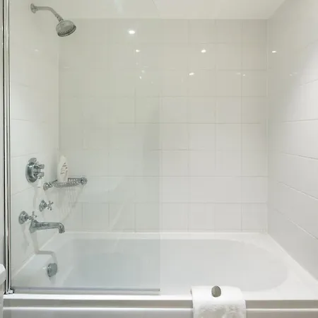 1bd Modern Oasis: Near Attractions *