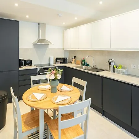 Modern 2br Flat In Soho Apartment